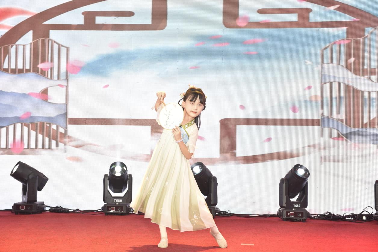 年會(huì)23.jpg 年會(huì)23.jpg