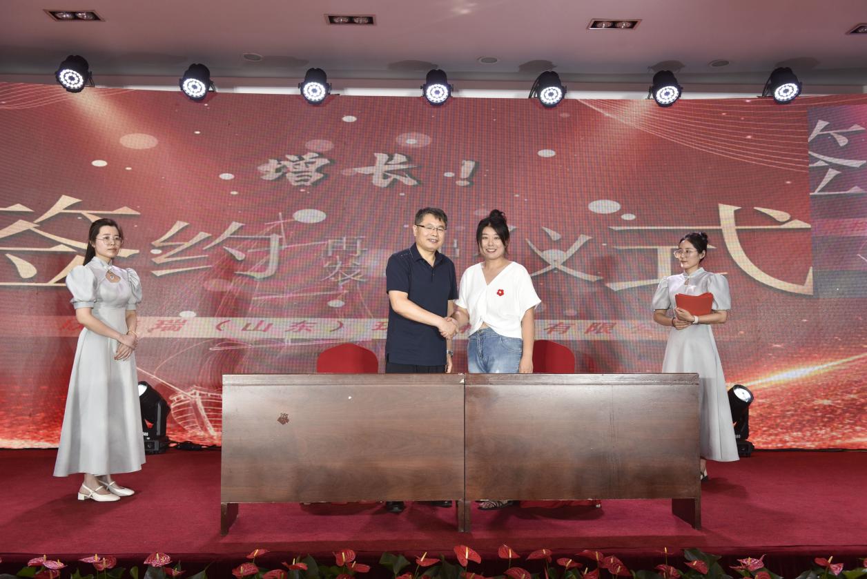 年會(huì)43.jpg 年會(huì)43.jpg